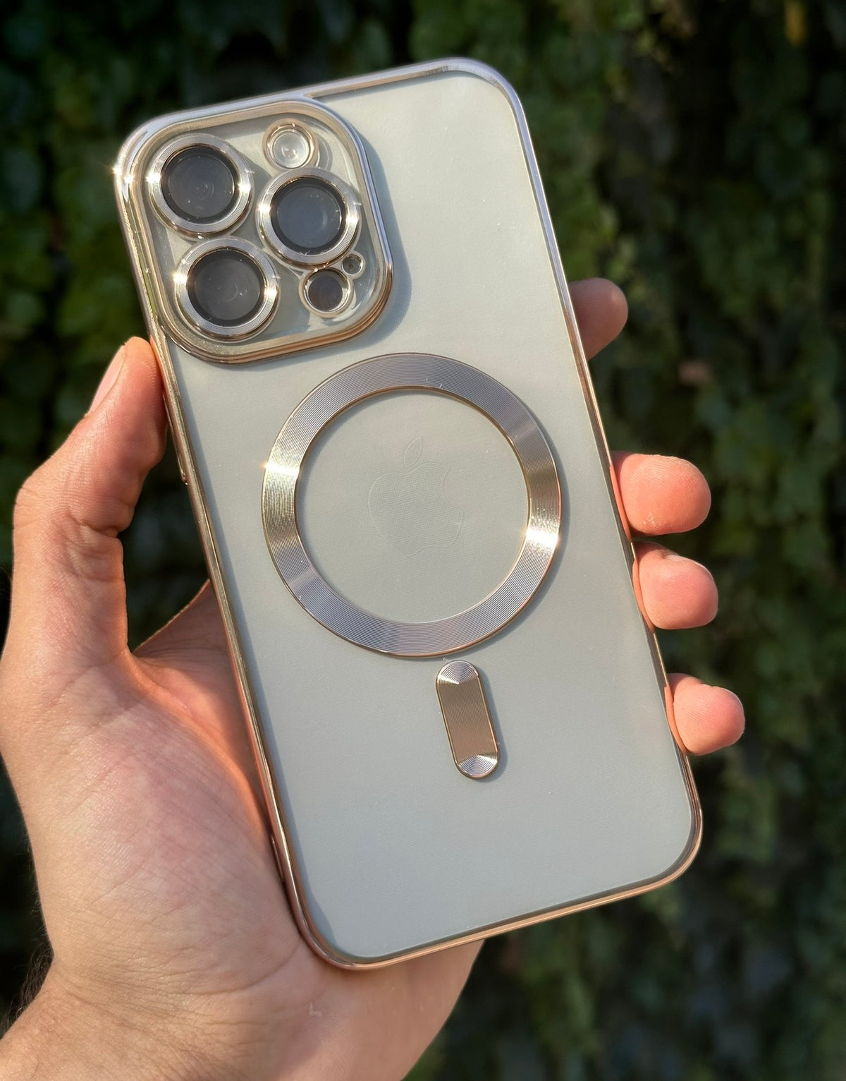 Kamera korumalı magsafe destekli slikon kılıf Gold