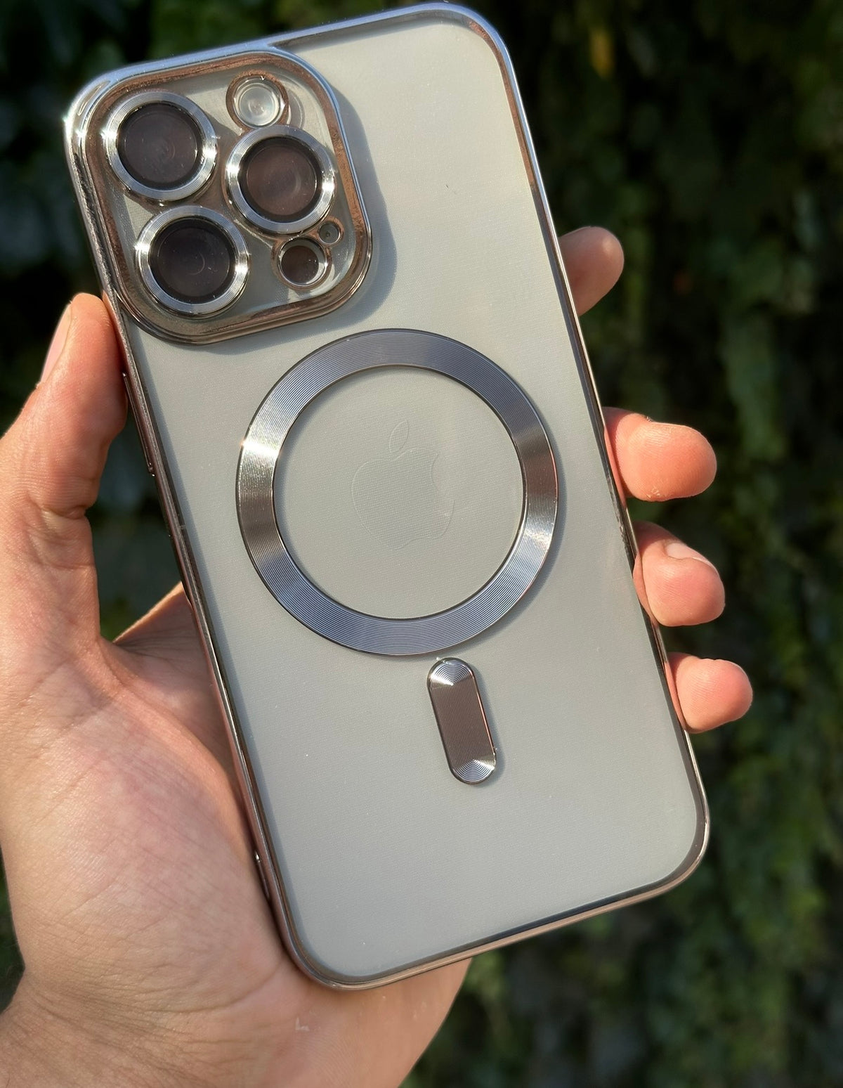 Kamera korumalı magsafe destekli slikon kılıf Gümüş